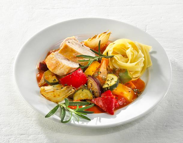 Hähnchenfilet zu Rosmarin-Ratatouille Rezept Hähnchenfilet zu Rosmarin-Ratatouille Rezept