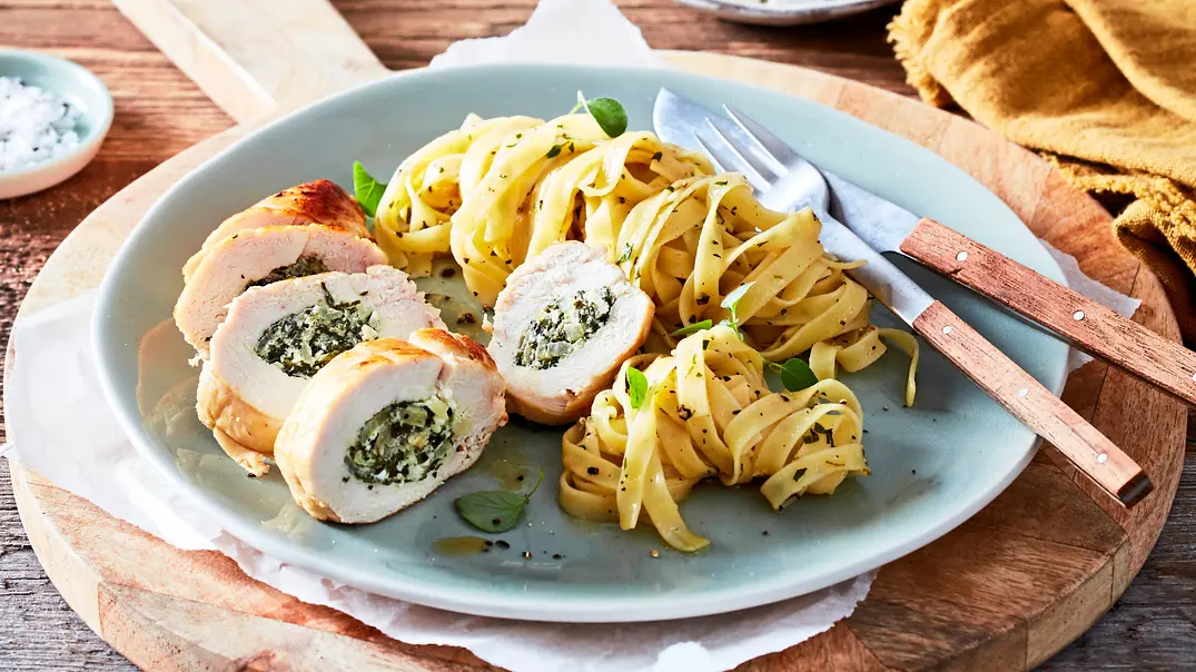 Hähnchenfilets à la Cordon bleu Rezept - Foto: LECKER @ Bauer Media Group