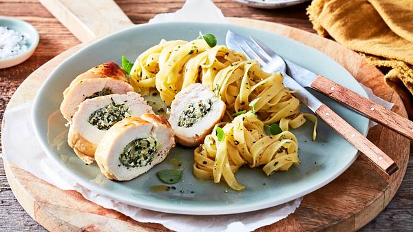 Hähnchenfilets à la Cordon bleu Rezept - Foto: House of Food / Bauer Food Experts KG