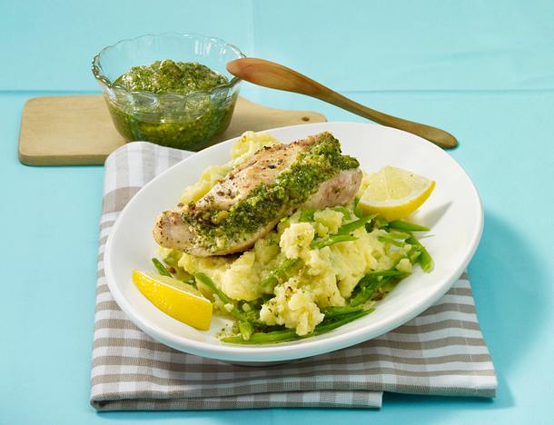 Hähnchenfilettaschen gefüllt mit Walnuss-Petersilien-Pesto Rezept Hähnchenfilettaschen gefüllt mit Walnuss-Petersilien-Pesto Rezept