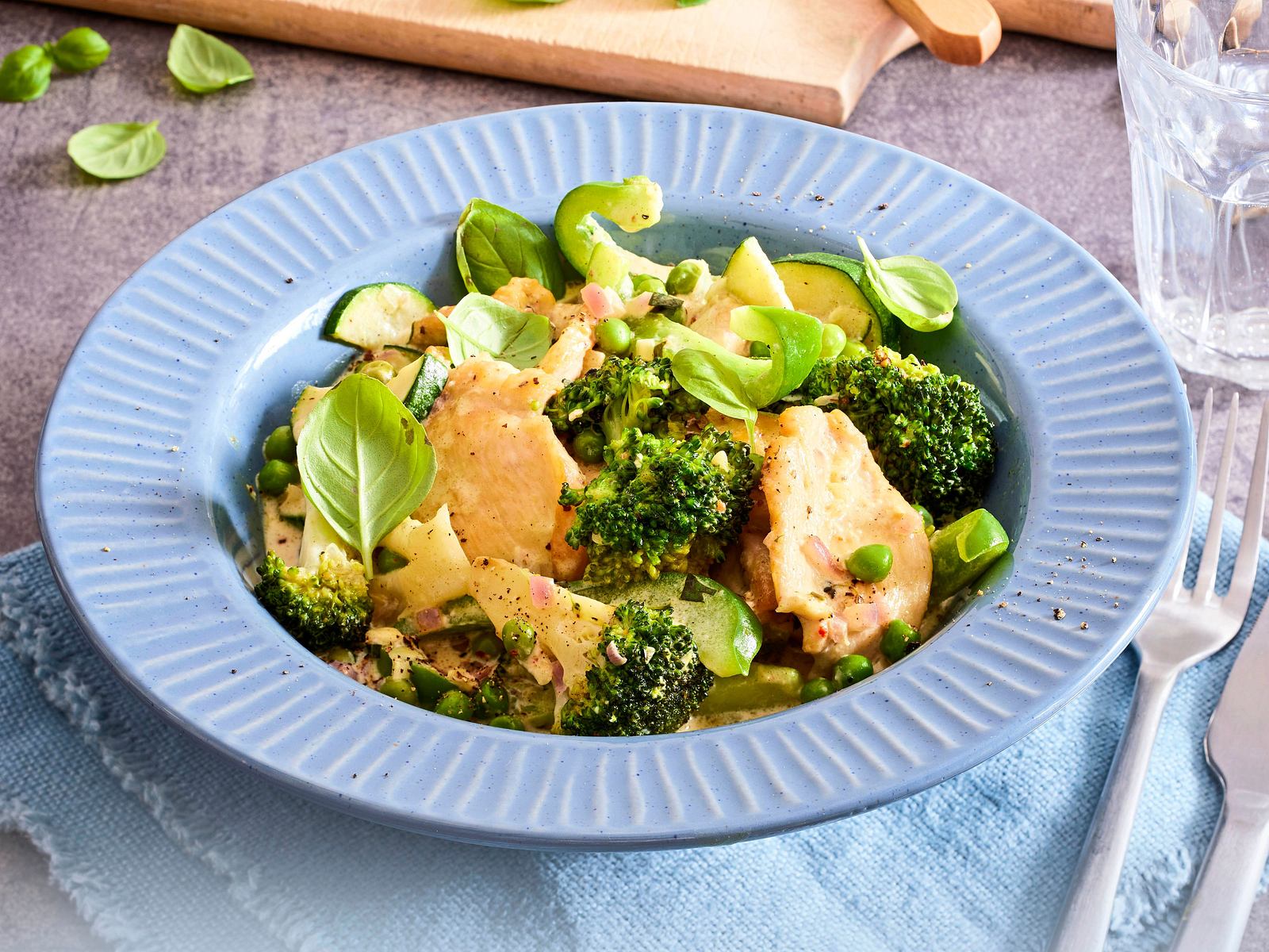 Hähnchengeschnetzeltes mit Gemüse Rezept | LECKER