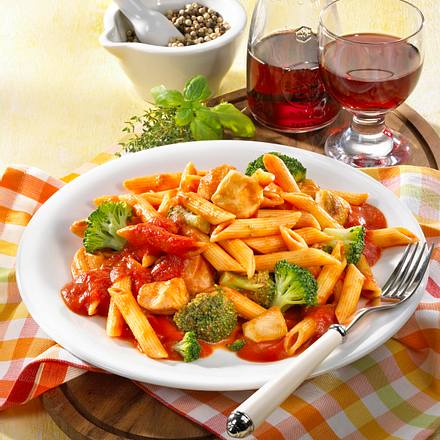Hähnchengeschnetzeltes mit Nudeln Rezept Hähnchengeschnetzeltes mit Nudeln Rezept