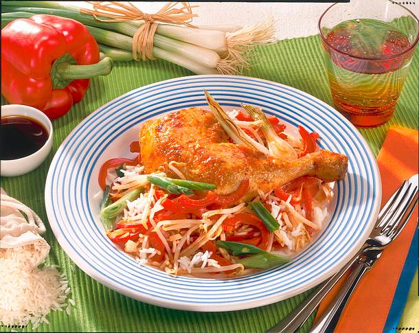 Hähnchenkeule auf Gemüse-Bratreis Rezept Hähnchenkeule auf Gemüse-Bratreis Rezept