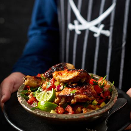 Hähnchenkeulen mit Kichererbsensalat Rezept