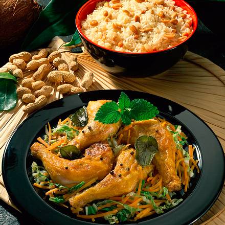 Hähnchenkeulen mit Möhren-Chinakohlgemüse und gebratenem Reis Rezept