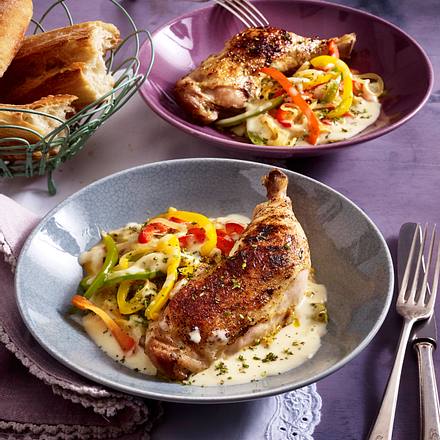 Hähnchenkeulen mit Paprikagemüse Rezept Hähnchenkeulen mit Paprikagemüse Rezept