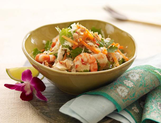 Hähnchensalat mit Garnelen Rezept Hähnchensalat mit Garnelen Rezept