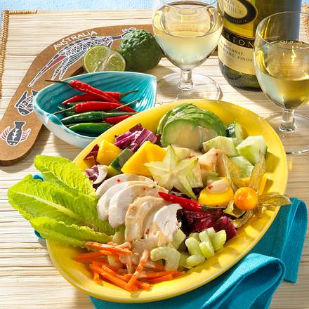 Hähnchensalat mit Sate-Soße Rezept Hähnchensalat mit Sate-Soße Rezept