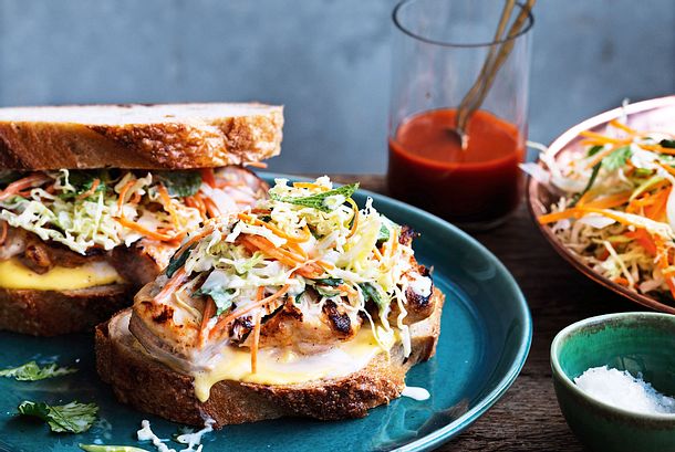 Hähnchen-Sandwiches mit schlankem Coleslaw Rezept Hähnchen-Sandwiches mit schlankem Coleslaw Rezept