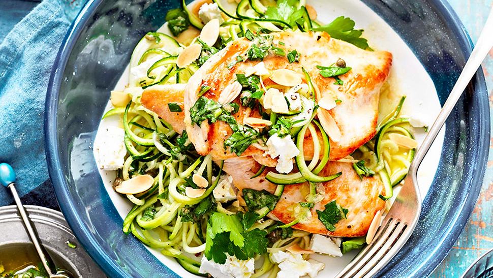 Hähnchenschnitzel mit Zoodles - Foto: House of Food / Bauer Food Experts KG