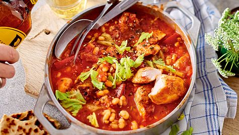 Camping-Rezepte: Hähnchenstew mit Baked Beans - Foto: House of Food / Bauer Food Experts KG