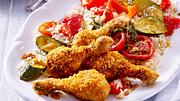 Hähnchenflügel mit Röstgemüse aus dem Airfryer auf einem weißen Servierteller - Foto: House of Food / Bauer Food Experts KG