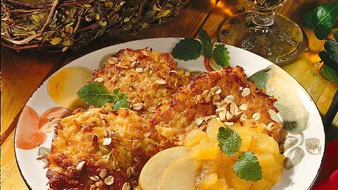 Hafer-Kartoffelpuffer mit Apfelkompott Rezept - Foto: House of Food / Bauer Food Experts KG