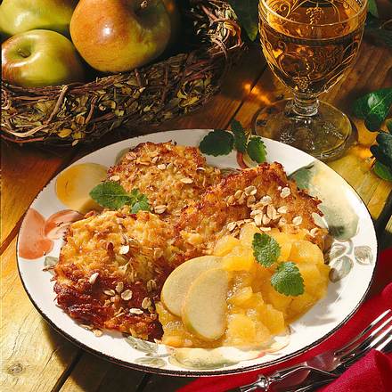 Hafer-Kartoffelpuffer mit Kompott Rezept Hafer-Kartoffelpuffer mit Kompott Rezept