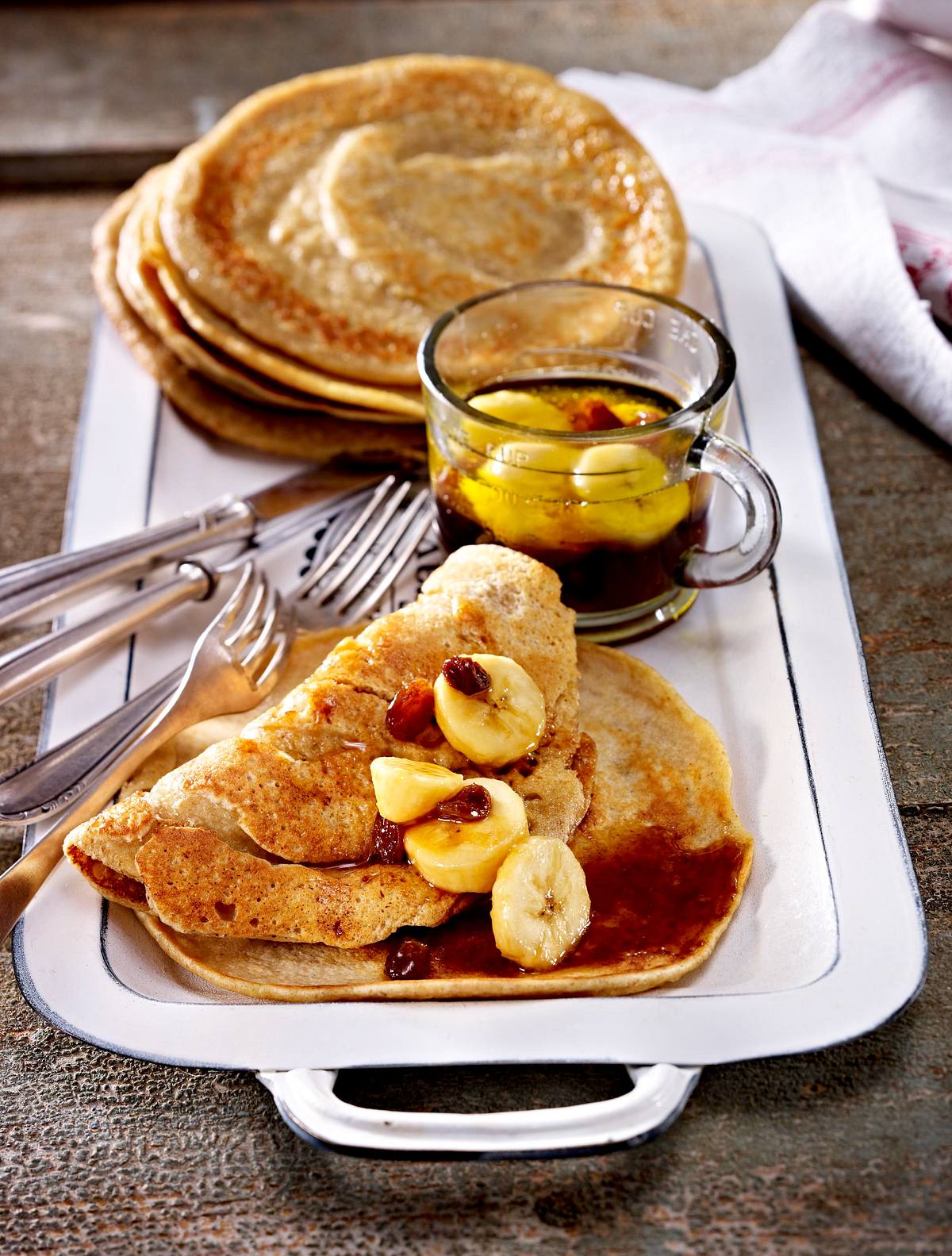 Hafer-Pfannkuchen mit karamellisierter Banane und Sultaninen Rezept