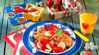 Haferflocken-Quark-Puffer mit Erdbeeren Rezept - Foto: LECKER @ Bauer Media Group