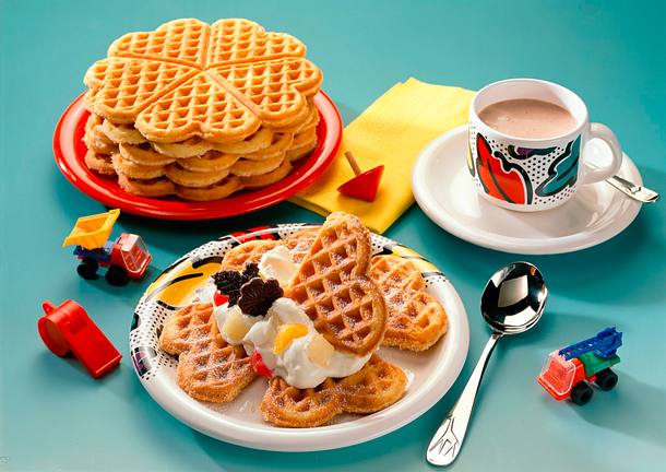 Haferflockenwaffeln mit Fruchtquark und Krokant Rezept Haferflockenwaffeln mit Fruchtquark und Krokant Rezept