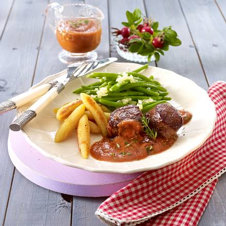 Hagebuttensoße zu Hirschmedaillons Rezept Hagebuttensoße zu Hirschmedaillons Rezept