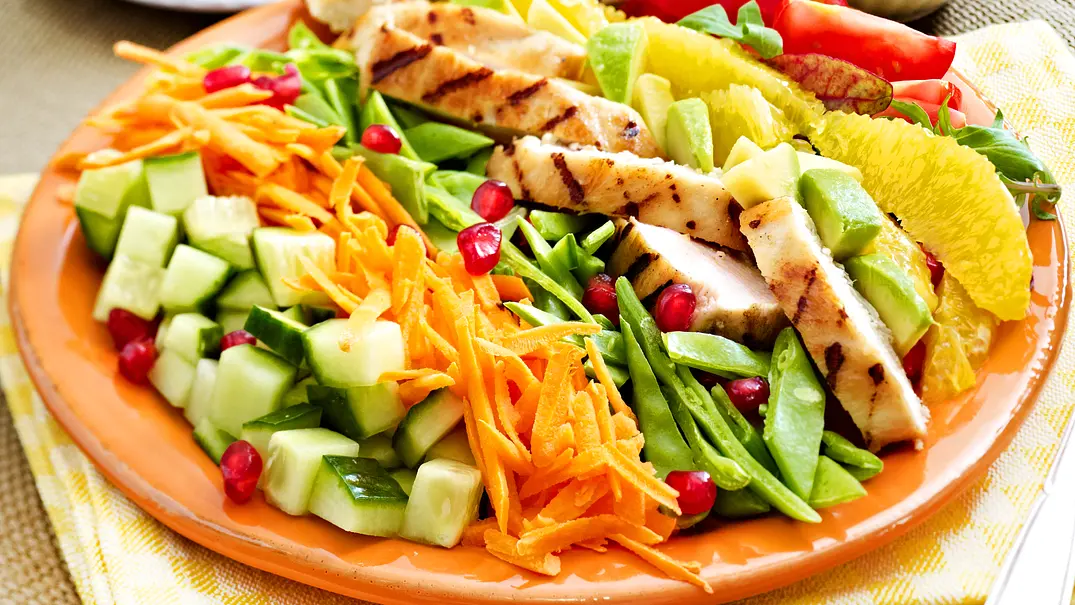 Hähnchen-Avocado-Salat Rezept - Foto: LECKER @ Bauer Media Group