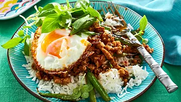 Hähnchen-Bohnen-Geschnetzeltes (Pad Kra Pao) Rezept - Foto: LECKER @ Bauer Media Group Hähnchen-Bohnen-Geschnetzeltes (Pad Kra Pao) Rezept - Foto: LECKER @ Bauer Media Group