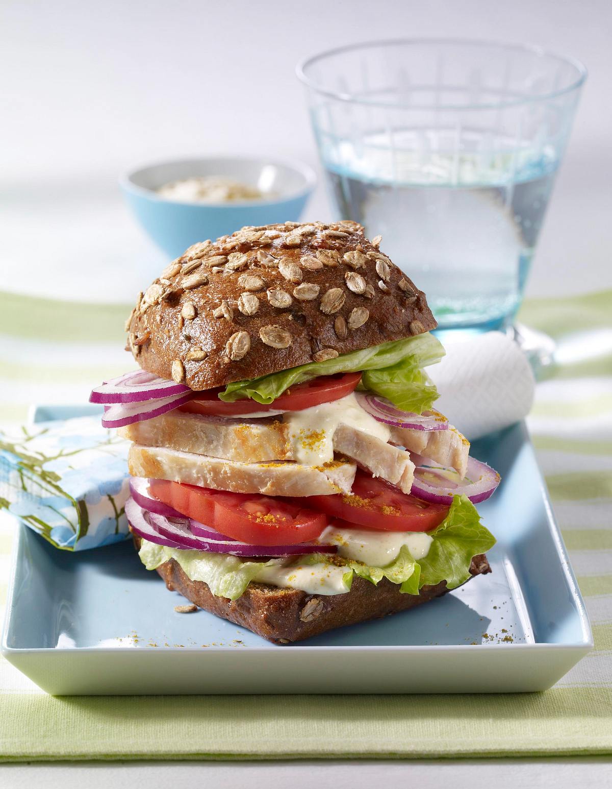 Hähnchen-Burger mit Senf-Curry-Dressing Rezept