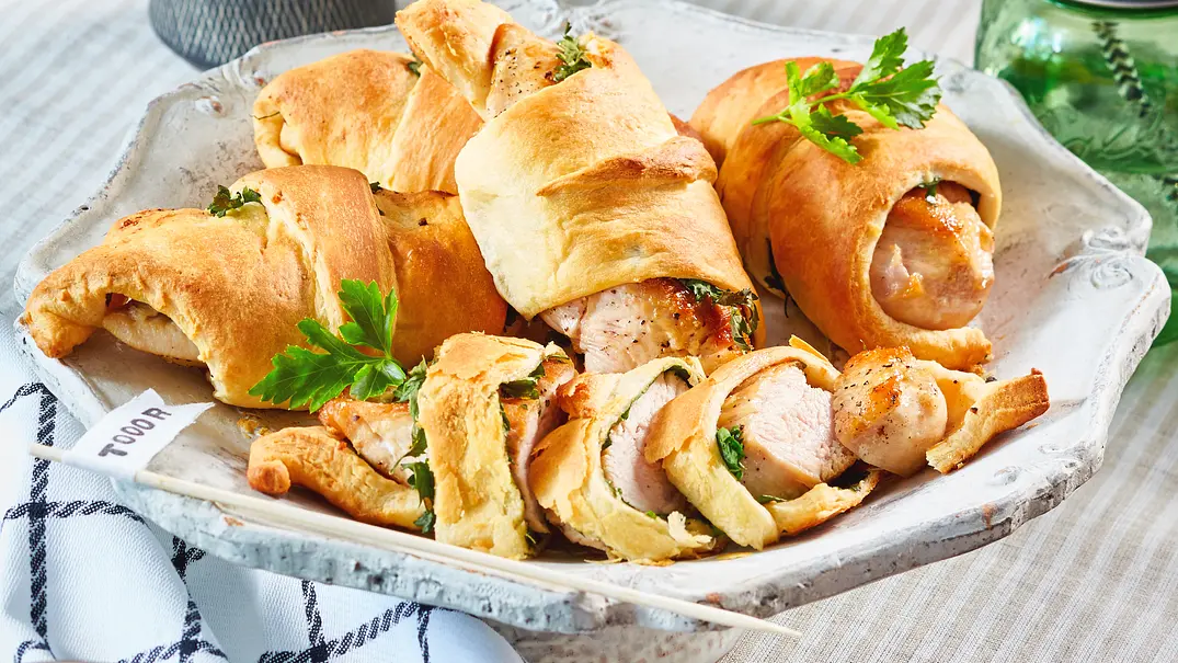 Hähnchen-Croissants Rezept - Foto: LECKER @ Bauer Media Group Hähnchen-Croissants Rezept - Foto: LECKER @ Bauer Media Group