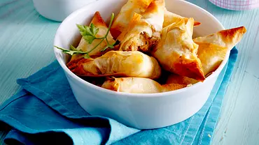 Hähnchen-Curry-Samosas Rezept - Foto: LECKER @ Bauer Media Group Hähnchen-Curry-Samosas Rezept - Foto: LECKER @ Bauer Media Group