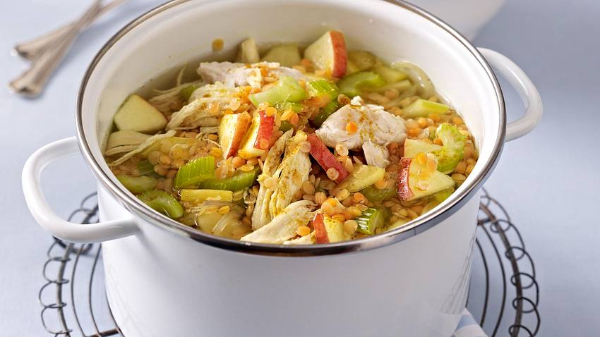 Hähnchen-Curry-Suppe mit roten Linsen Rezept - Foto: House of Food / Bauer Food Experts KG