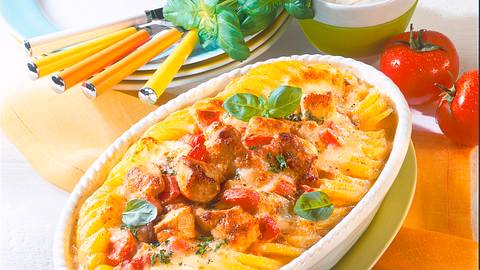 Hähnchen-Gratin in Zwiebelsahne Rezept - Foto: House of Food / Bauer Food Experts KG