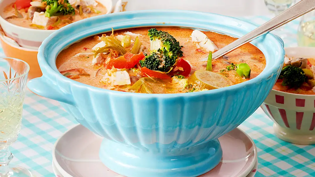 Hähnchen-Kokos-Suppe Rezept - Foto: LECKER @ Bauer Media Group Hähnchen-Kokos-Suppe Rezept - Foto: LECKER @ Bauer Media Group
