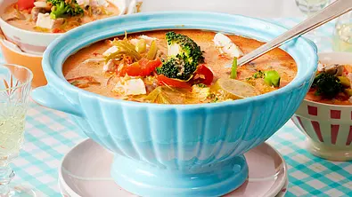 Hähnchen-Kokos-Suppe Rezept - Foto: LECKER @ Bauer Media Group