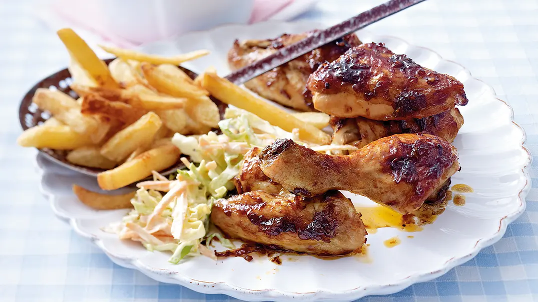 Hähnchen mit BBQ-Kruste & Cole Slaw Rezept - Foto: LECKER @ Bauer Media Group Hähnchen mit BBQ-Kruste & Cole Slaw Rezept - Foto: LECKER @ Bauer Media Group