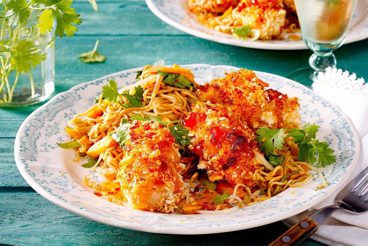 Hähnchen-Nuggets auf Bratnudeln Rezept