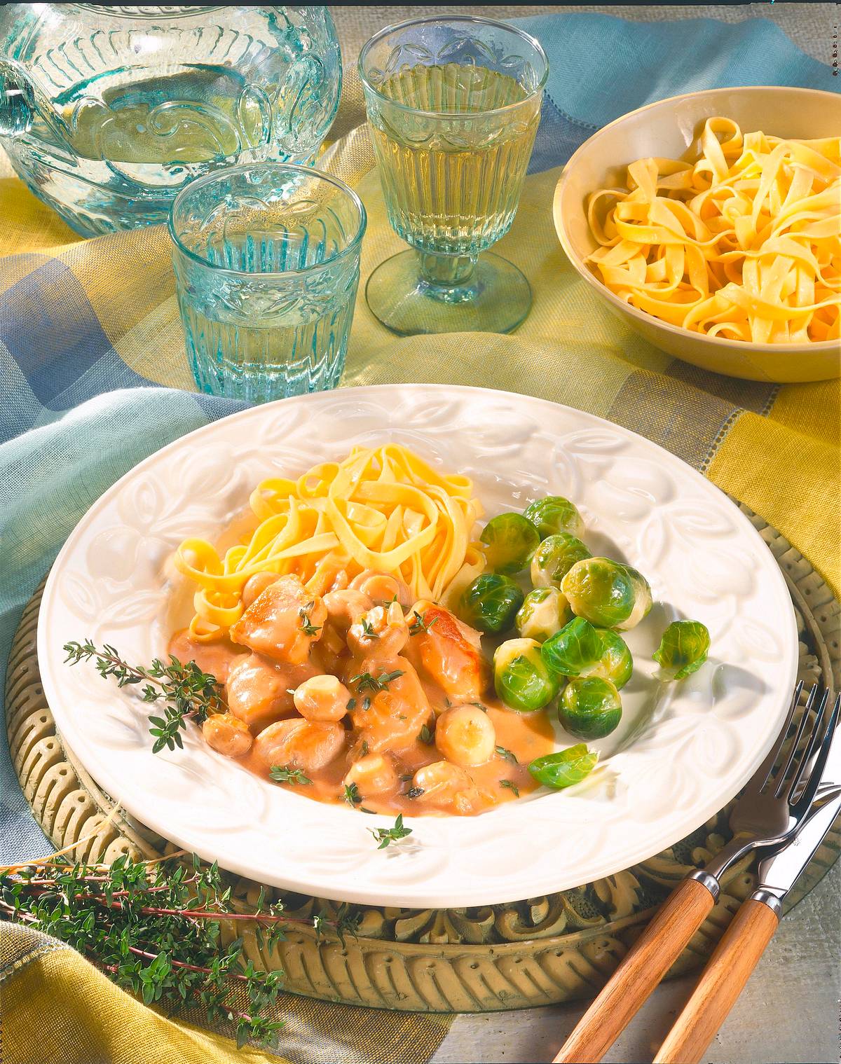 Hähnchen-Pilz-Gulasch mit Rosenkohl Rezept