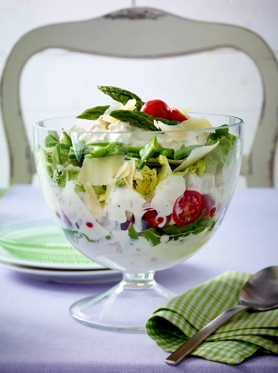 Hähnchen-Schichtsalat mit Spargel Rezept Hähnchen-Schichtsalat mit Spargel Rezept