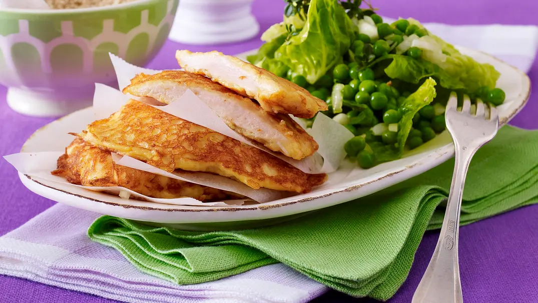 Hähnchen-Schnitzelchen in Parmesan-Ei-Hülle Rezept - Foto: LECKER @ Bauer Media Group Hähnchen-Schnitzelchen in Parmesan-Ei-Hülle Rezept - Foto: LECKER @ Bauer Media Group