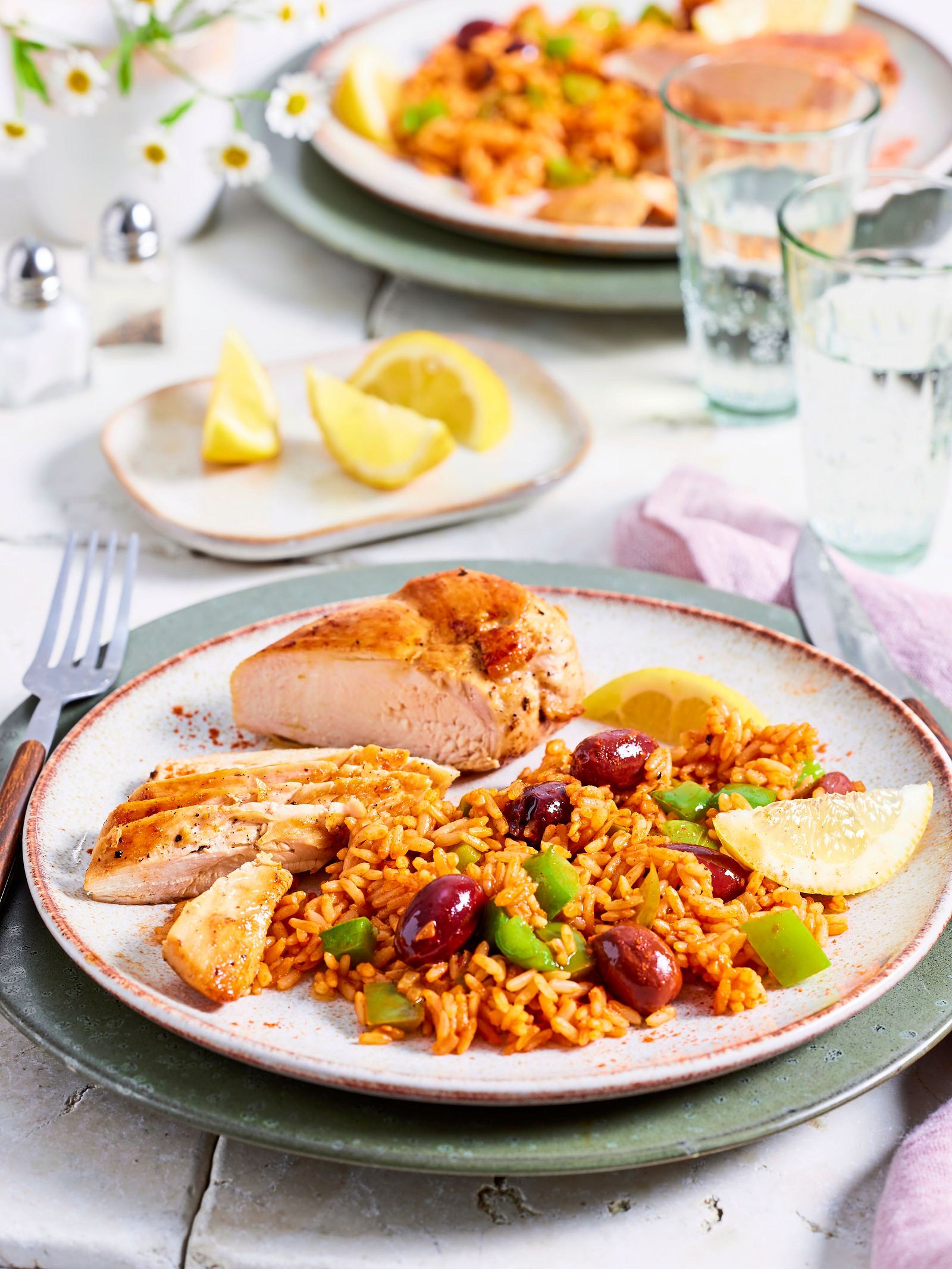 Hähnchen zu griechischem Tomatenreis Rezept | LECKER