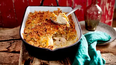 Hähnchenauflauf mit Senf und Cheddar Rezept - Foto: LECKER @ Bauer Media Group