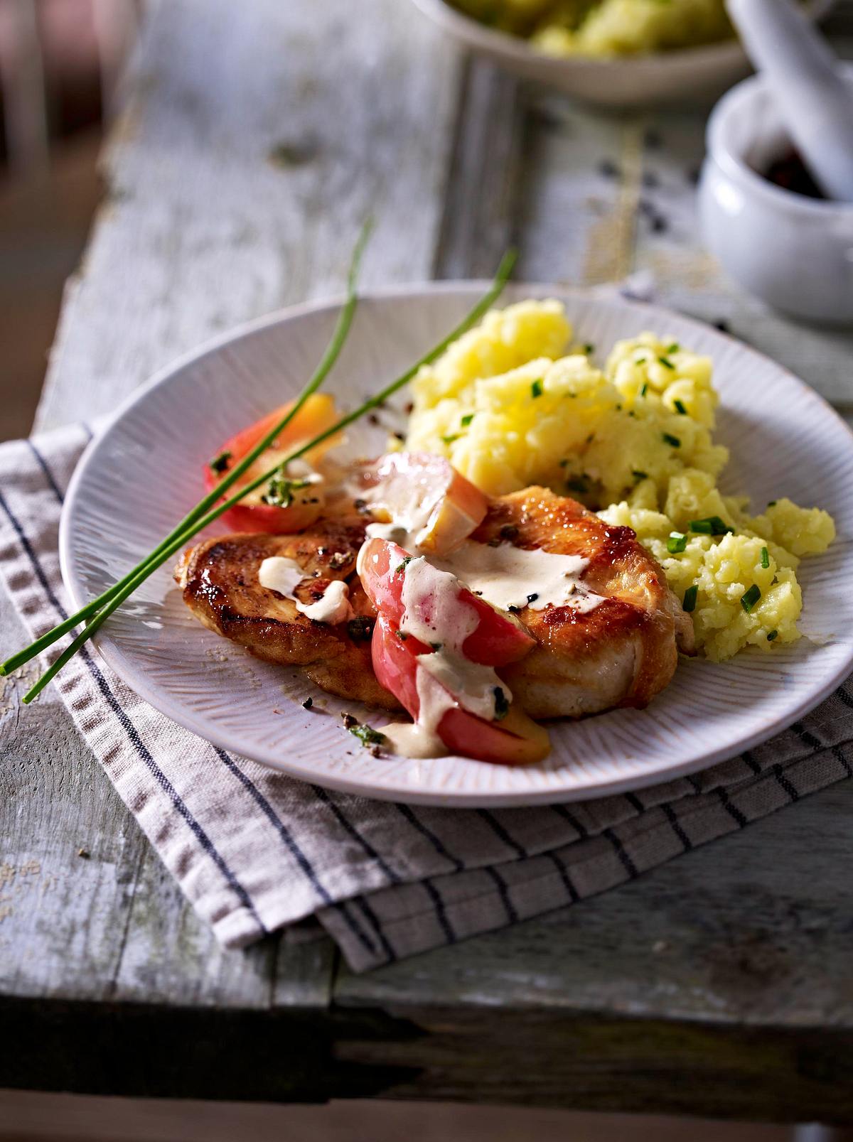 Hähnchenbrust mit Cidre und Äpfeln und Schnittlauch-Kartoffelpüree Rezept