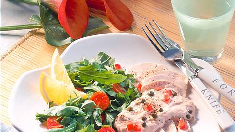 Hähnchenbrust mit Thunfischsoße Rezept - Foto: Först, Thomas