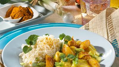 Hähnchencurry in Kokosmilch Rezept - Foto: LECKER @ Bauer Media Group
