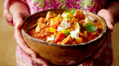 Hähnchencurry mit Mangosambal Rezept - Foto: LECKER @ Bauer Media Group