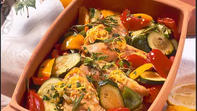 Hähnchenfilet aus dem Tontopf Rezept - Foto: LECKER @ Bauer Media Group