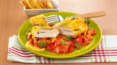 Hähnchenfilet in Polentakruste Rezept - Foto: LECKER @ Bauer Media Group