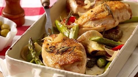 Hähnchenfilet mit grünem Spargel Rezept - Foto: House of Food / Bauer Food Experts KG