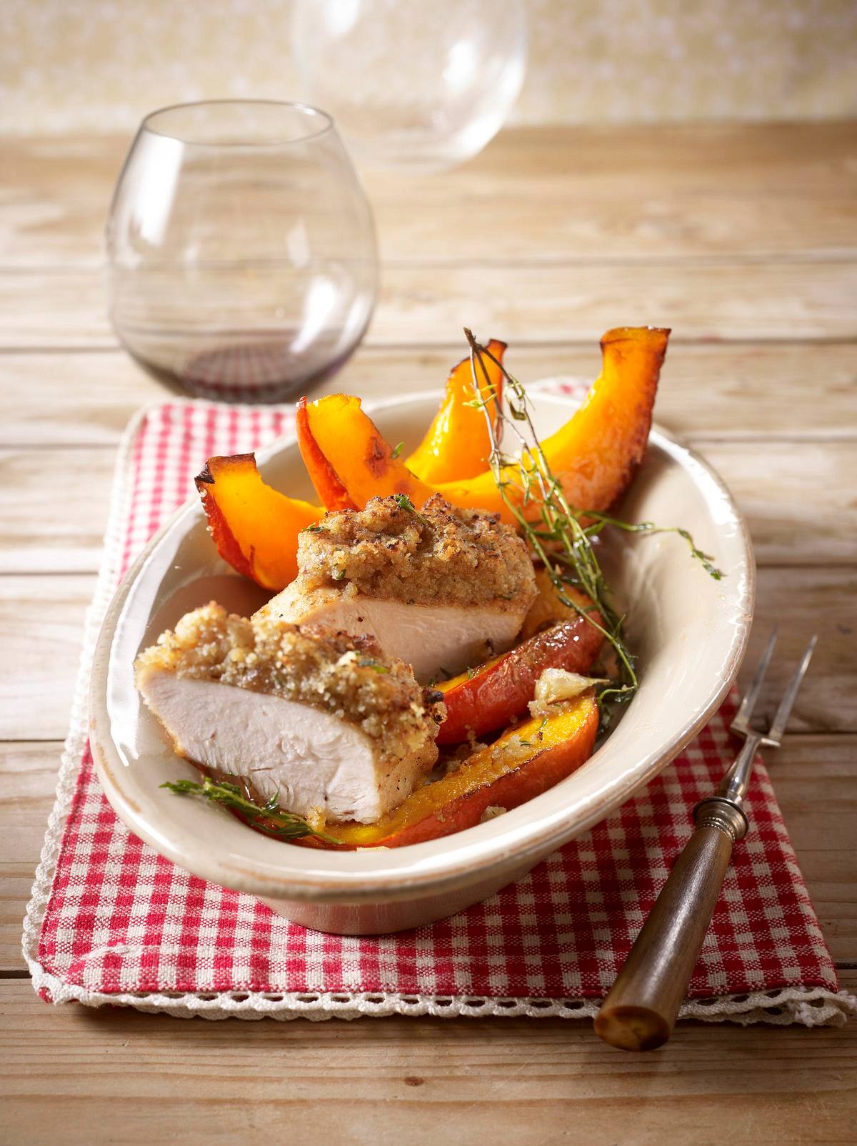 Hähnchenfilet mit Kastanienkruste und Kürbisgemüse Rezept