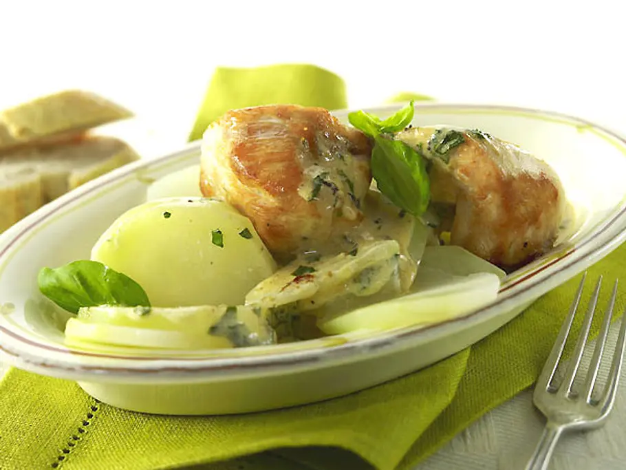 Hähnchenfilet mit Kohlrabi in Kräuter-Käse-Soße Rezept Hähnchenfilet mit Kohlrabi in Kräuter-Käse-Soße Rezept