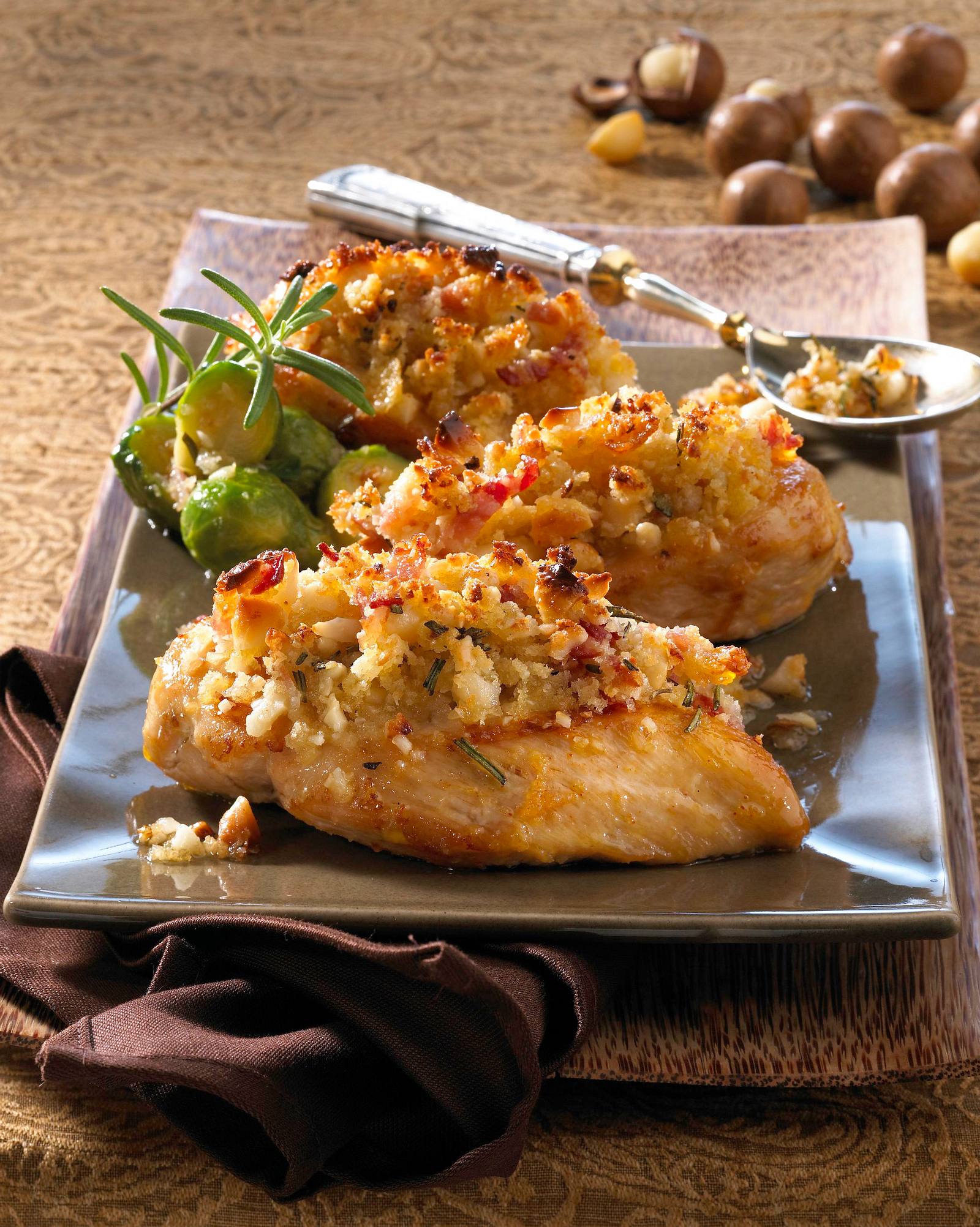 Hähnchenfilet mit Macadamia-Kruste Rezept | LECKER