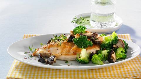 Hähnchenfilet mit Shiitake und Broccoli Rezept - Foto: Pretscher, Tillmann