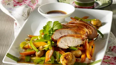 Hähnchenfilet-Teriyaki mit gebratenem Gemüse Rezept - Foto: LECKER @ Bauer Media Group
